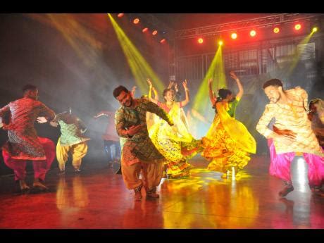  Kaushik's Bollywood Extravaganza: A Symphony of Dance, Music, and Unexpected Cameos!